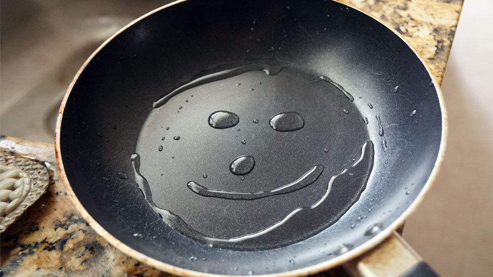 Ученые представили прорыв в антипригарных покрытиях: безопасная альтернатива ПФАС