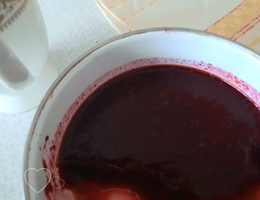 Вкусный десерт: нежное желе из замороженной смородины