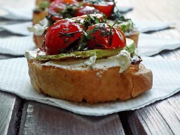 Летняя брускетта с кабачками-гриль: идеальное угощение для вечеринки