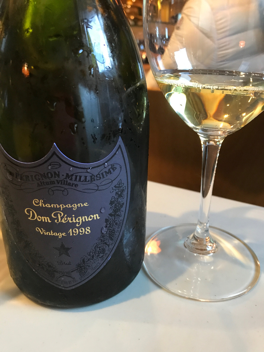 Вкусные штрихи первого класса: чем угощают пассажиров в небе