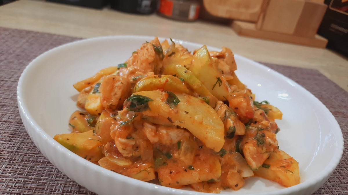 Кабачки с курицей в соусе: быстро, вкусно и полезно