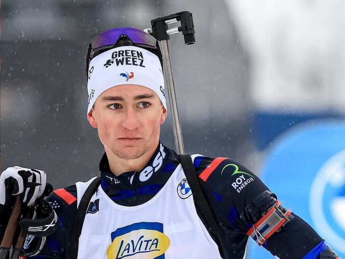 Французский биатлонист Перро одержал победу в масс-старте на Кубке мира