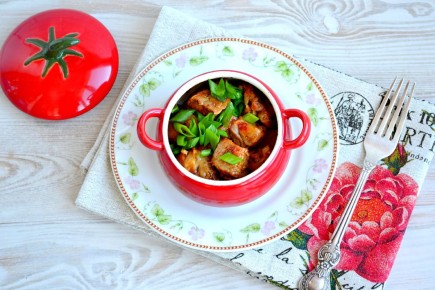 Покорите сердца мужчин: жаркое из свинины в горшочках