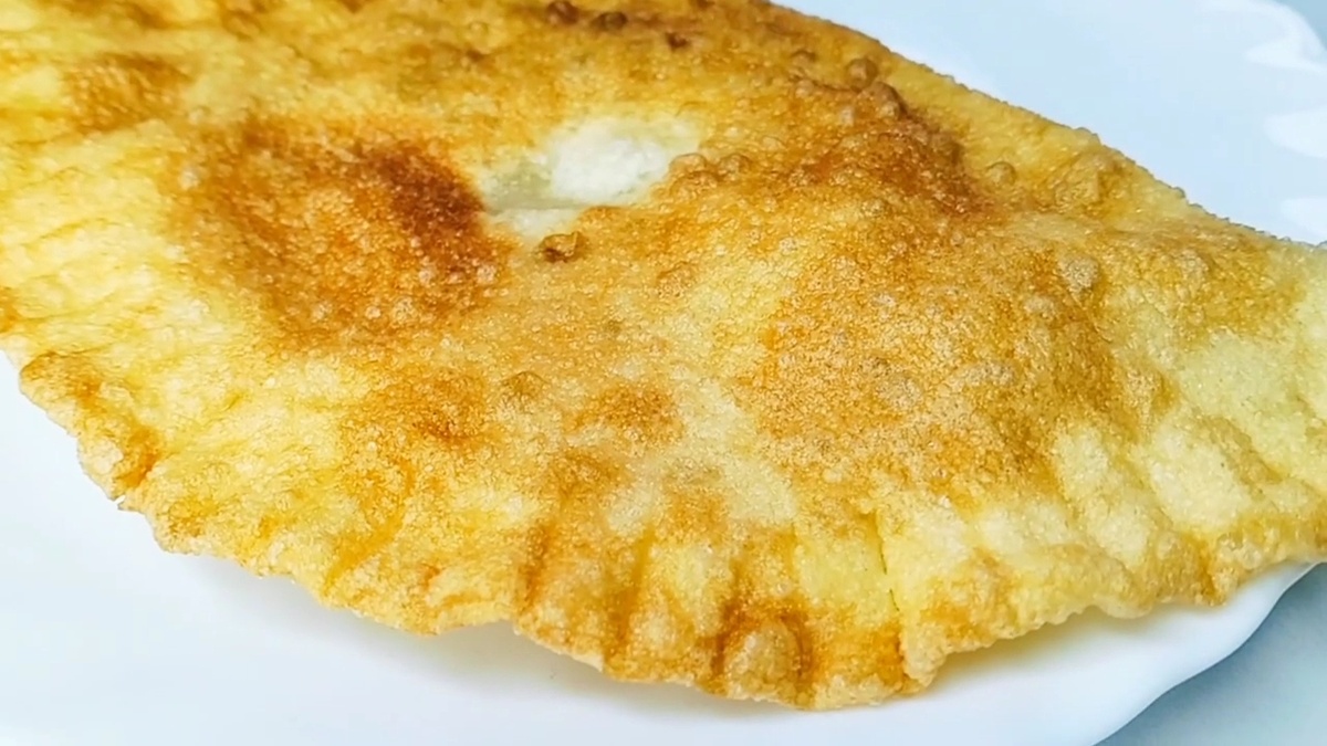 Незабываемые чебуреки с мясом: секреты идеального теста
