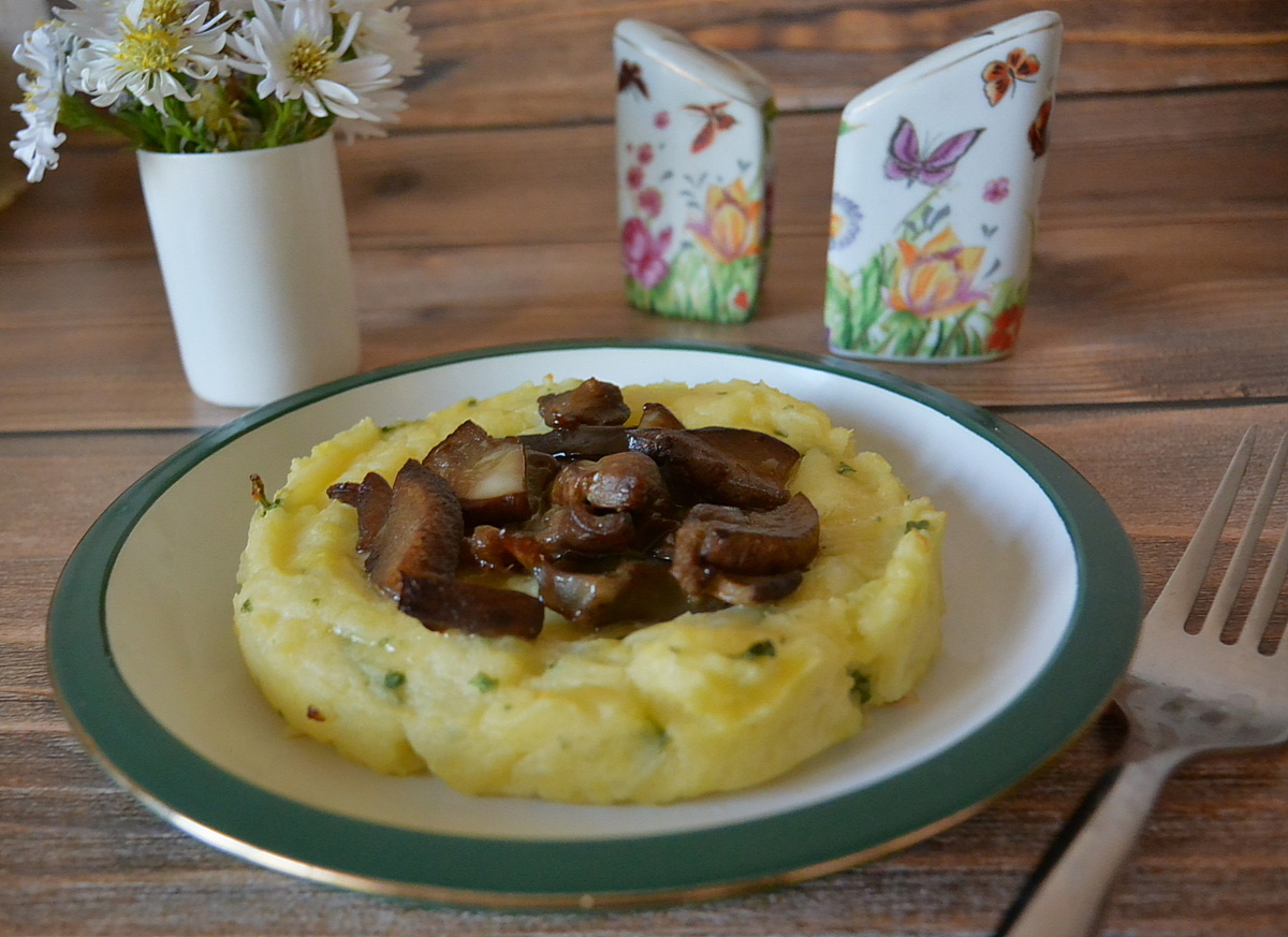 Порадуйте себя: картофельные гнезда с белыми грибами