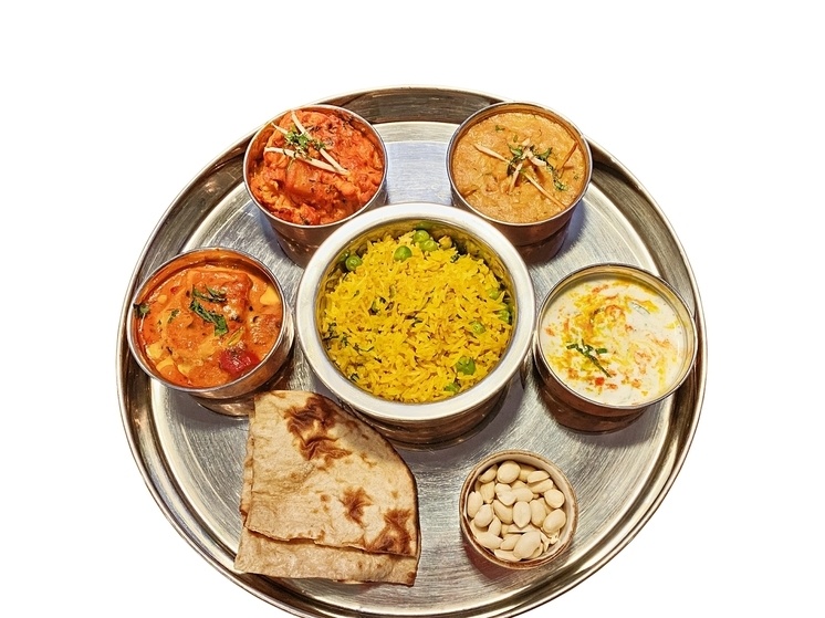 В Бангкоке повара заподозрили в мошенничестве на конкурсе по поеданию карри