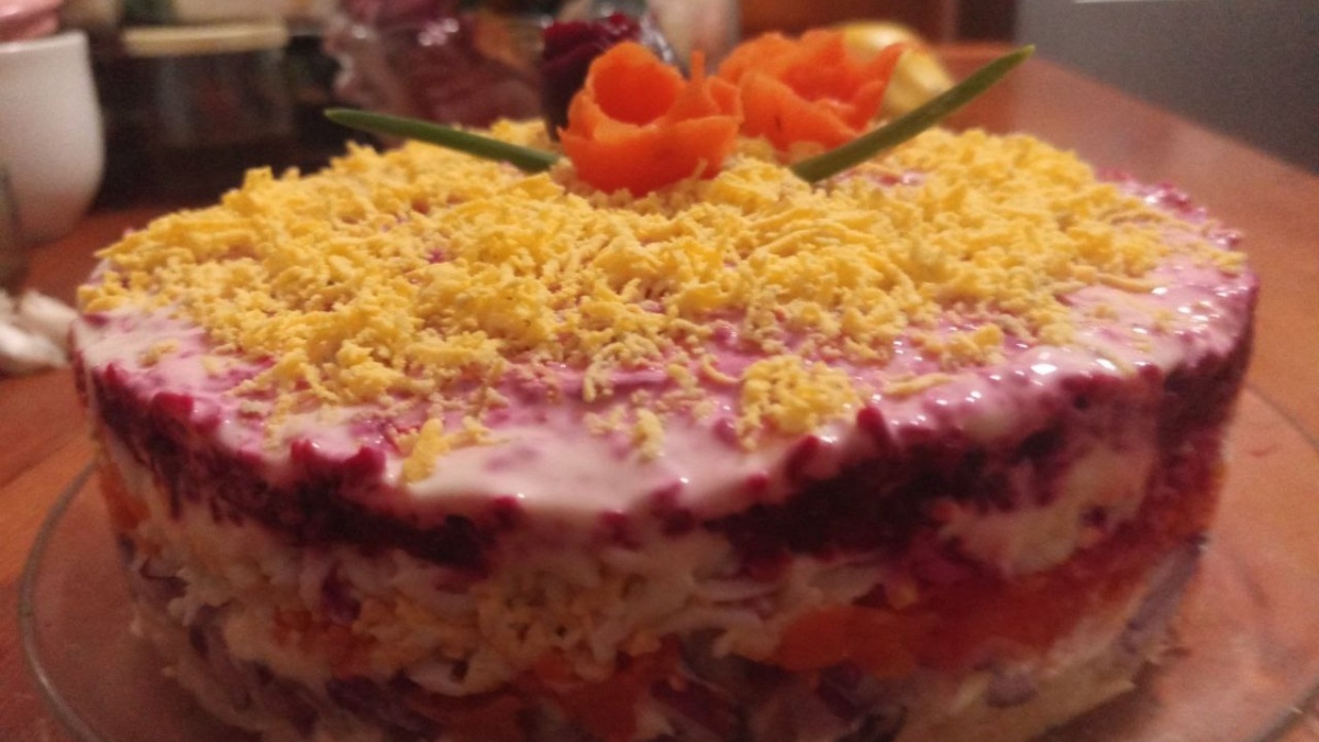 Как удивить семью и гостей: новое дыхание классической селедки под шубой