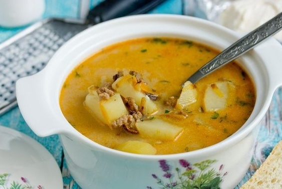 Сырный суп с фаршем: идеальное обеденное блюдо для холодного времени года