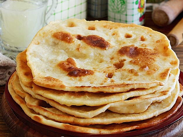 Лепёшки на сыворотке: простой рецепт, который заменит хлеб