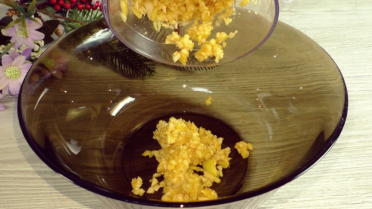 Вкусные яблочные лепёшки: простой и быстрый рецепт для завтрака