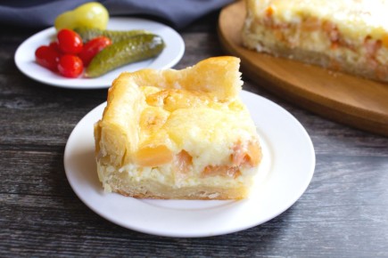 Вкусный киш с лососем и слоеным тестом на скорую руку