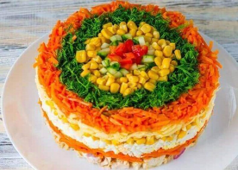 Салат «Яркий праздник»: вкусное украшение новогоднего стола