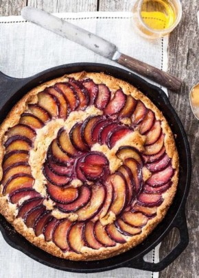 Волшебство сливового пирога с орехами для уютного вечера