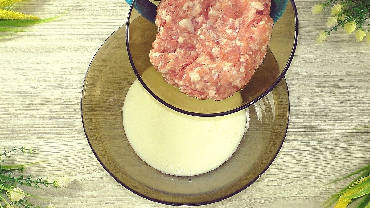 Необычные мясные оладьи на кефире: легкий рецепт для любого времени суток