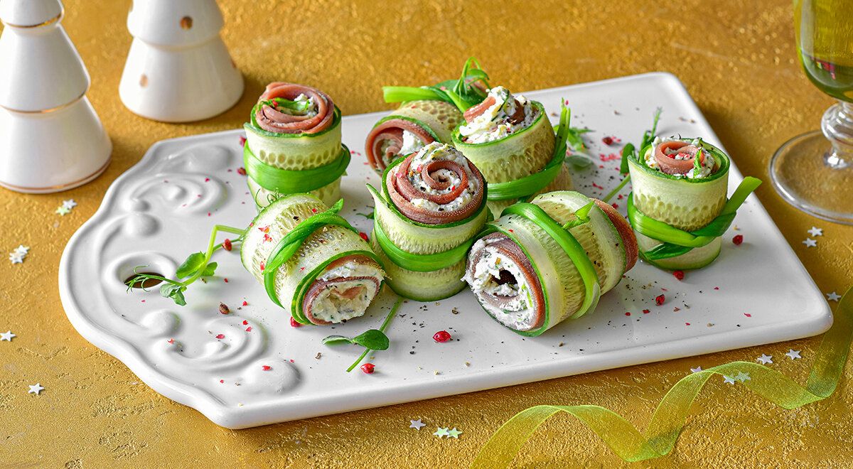Необычные рулетики из языка с хреном и огурцом для праздничного стола