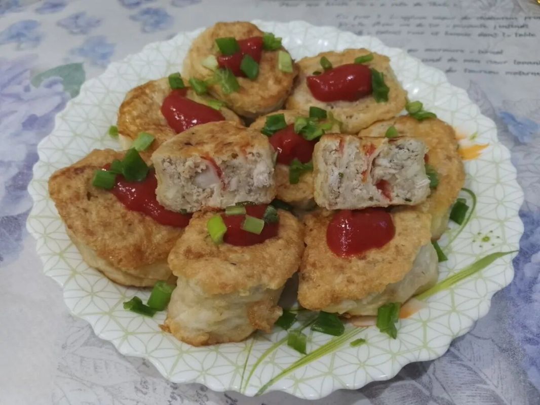 Лаваш с мясной начинкой в кляре на сковороде