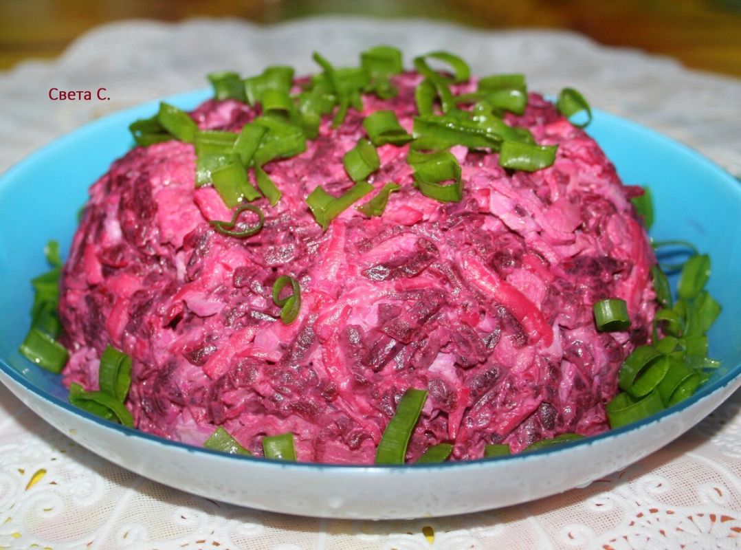 Потрясающий салат с крабовыми палочками: быстрая и вкусная находка для вашего стола