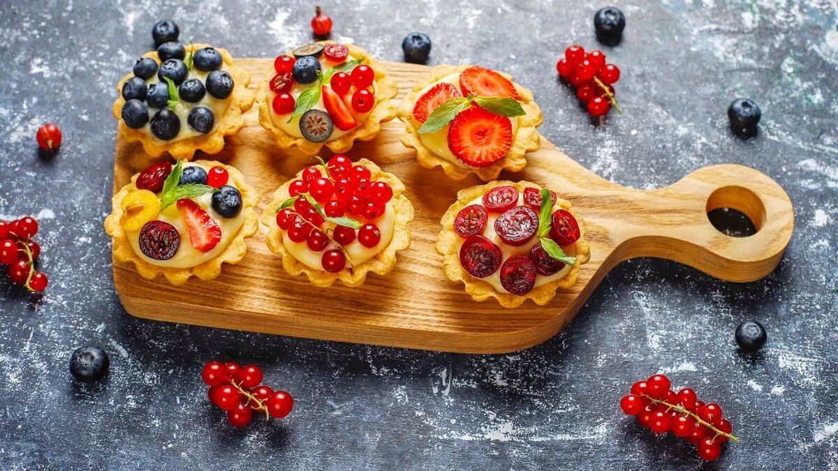 Вдохновение для десертов: пять свежих идей тарталеток с фруктами