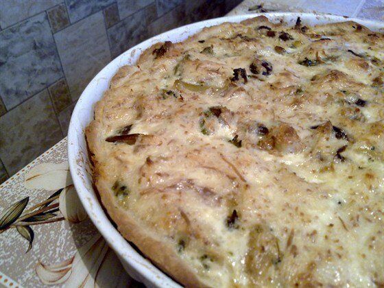 Непревзойденный пирог с курицей, грибами и брокколи