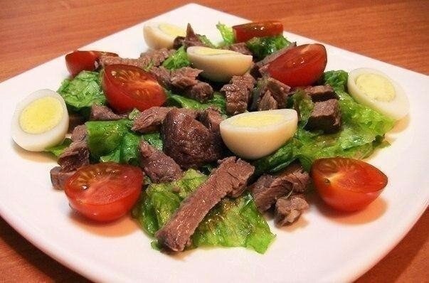 Салат с говядиной и томатами: идеальное весеннее блюдо