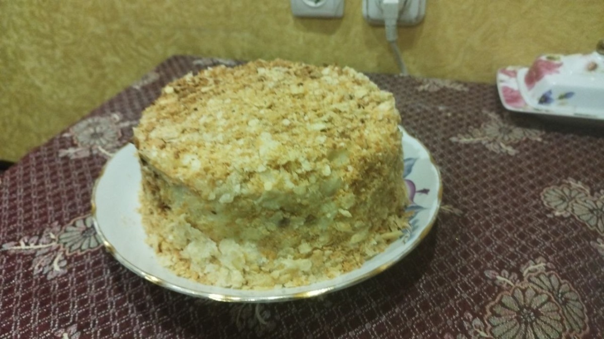 Как быстро испечь медовый торт, который напомнит бабушкины рецепты