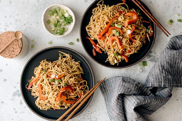 Чесночная лапша за 15 минут: легкий способ порадовать себя