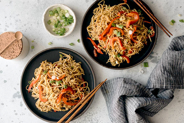 Чесночная лапша за 15 минут: легкий способ порадовать себя