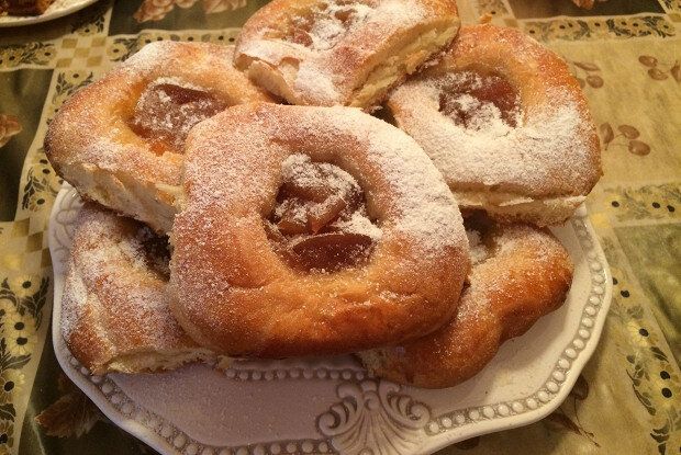 Нежные ватрушки с грушевым джемом: пошаговый рецепт