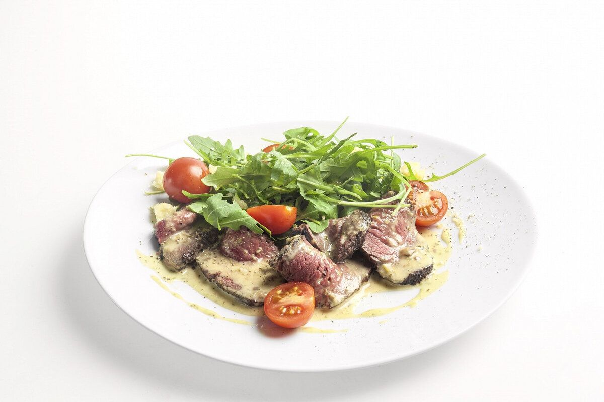 Салат с ростбифом: изысканное сочетание вкусов