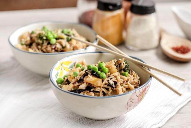 Необычный стир-фрай: рис с ананасами и имбирем