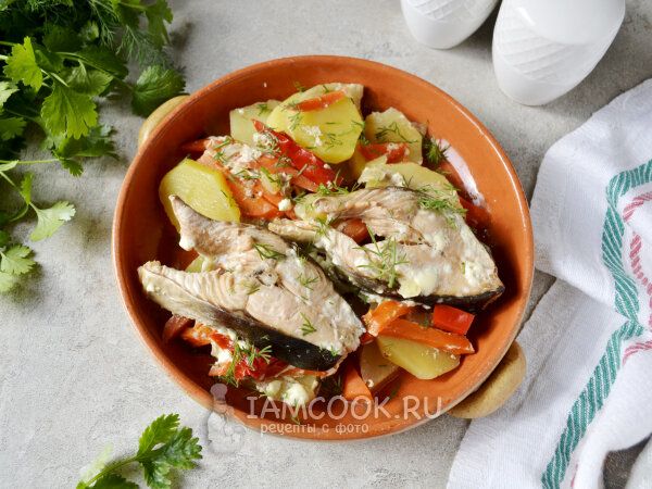 Легкий и вкусный ужин: горбуша с овощами в мультиварке