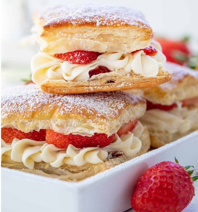 Легкий клубничный Наполеон: десерт, который впечатлит ваших гостей