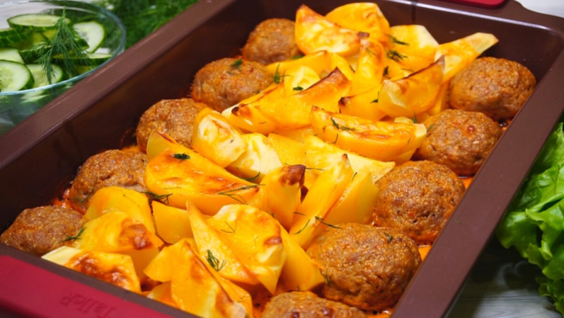 Нежные котлеты с картошкой: идеальный ужин в одной посуде