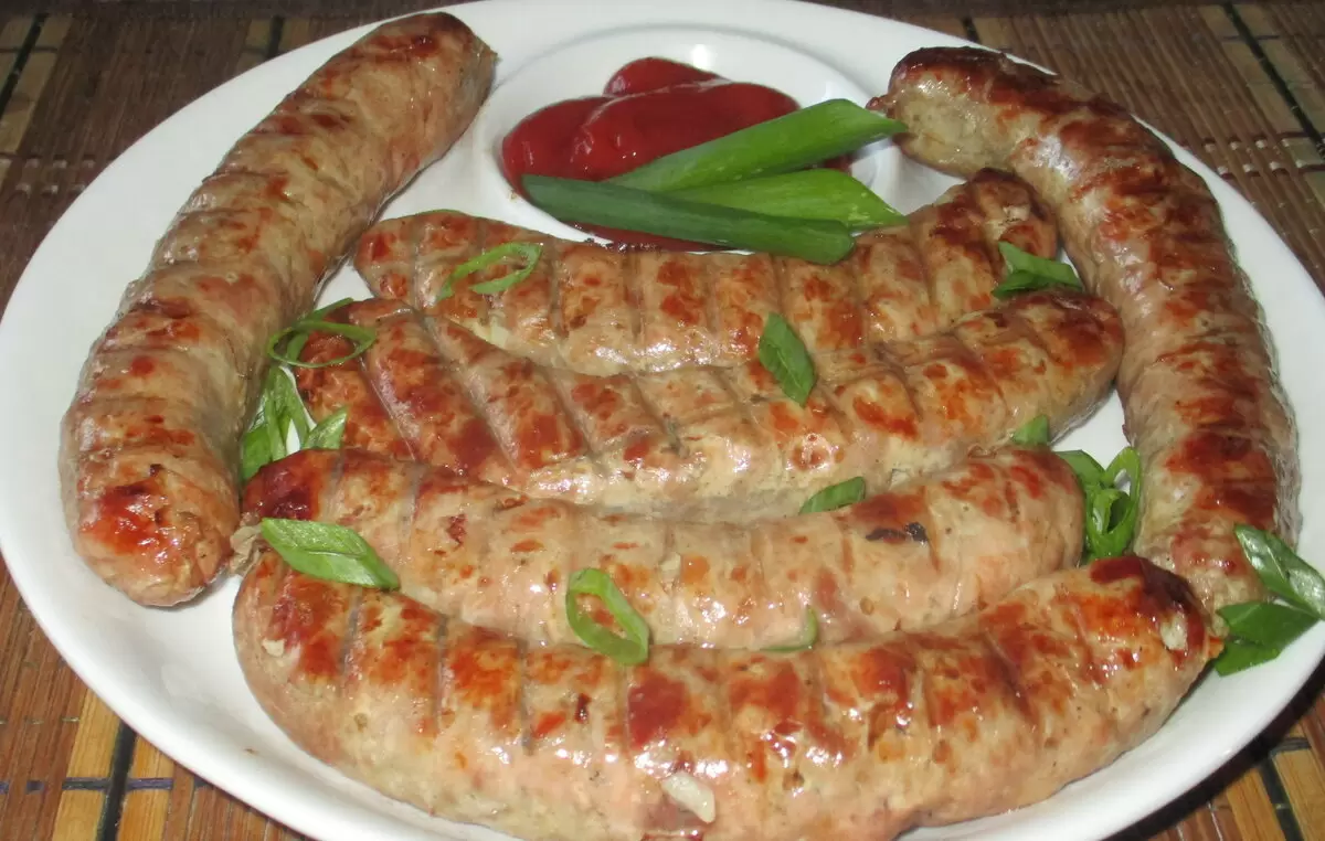 Как приготовить домашнюю колбасу: традиционный рецепт с перловкой