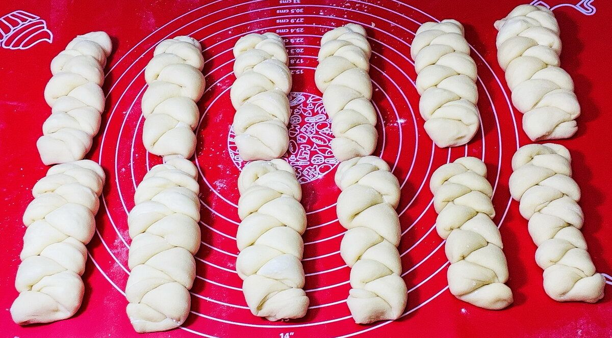 Булочки с творогом: как удивить гостей простой и оригинальной выпечкой