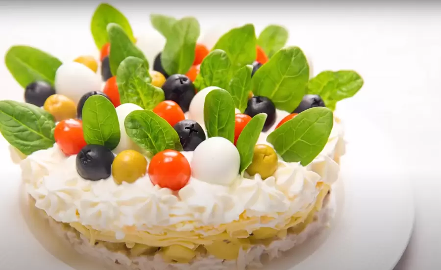 Альтернативные салаты с курицей для праздничного стола