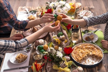 Создайте незабываемый пасхальный стол с горячими блюдами и закусками