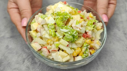 Нежный салат из крабовых палочек, который покорит сердца гостей