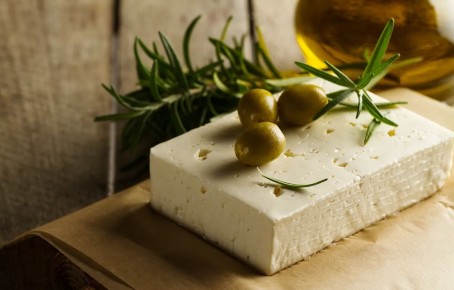 Секреты приготовления домашнего сыра: простые и вкусные рецепты для каждого