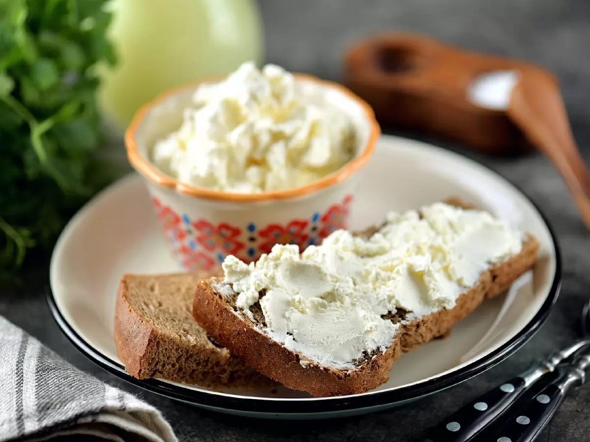 Создайте идеальную намазку: легкий рецепт нежного домашнего сыра