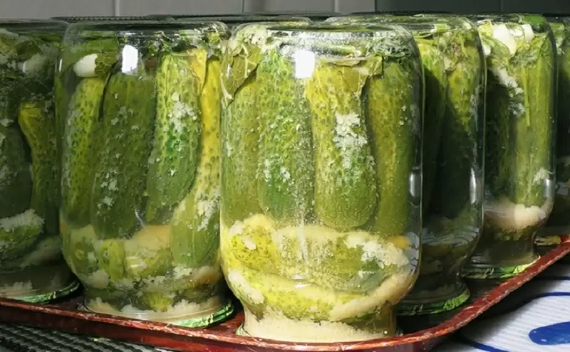 Необычные маринованные огурцы: как горчица меняет вкус закуски на зиму