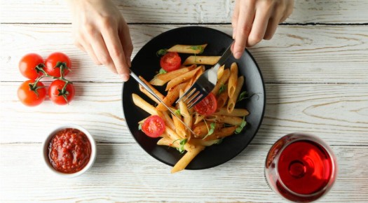 Новые горизонты вкуса: как правильно сочетать вино с едой