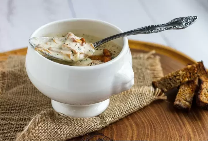 Сливочный суп из лисичек: уютный рецепт для осеннего вечера