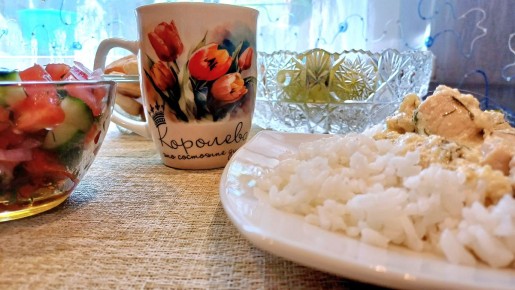 Вкусный обед с курицей в сливочно-сырном соусе