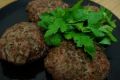 Нежные бифштексы из баранины с зеленью для гурманов