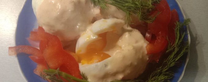 Яйца всмятку с соусом: быстро, просто и непременно вкусно