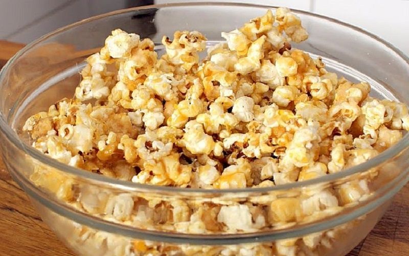 Удивительный вкус домашнего карамельного попкорна: быстро и легко