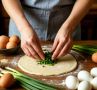 Ароматные жареные пирожки с луком и яйцом